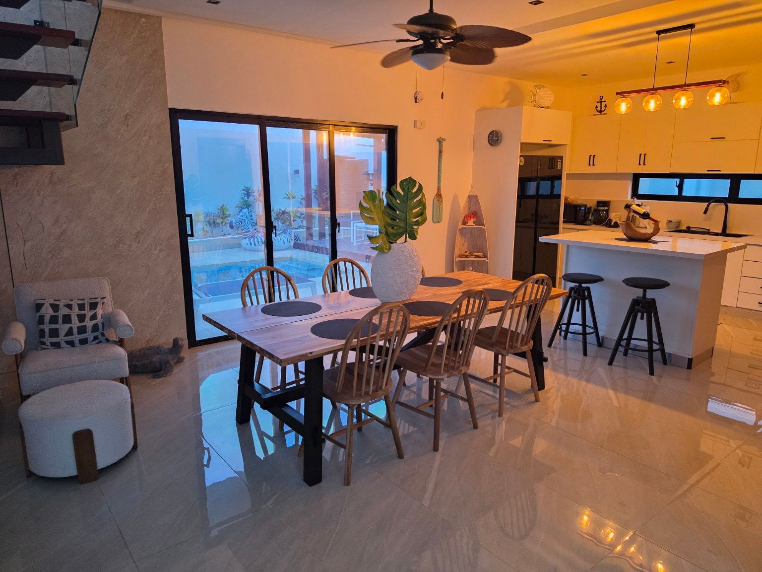 Casa Palma open-plan dining room and kitchen